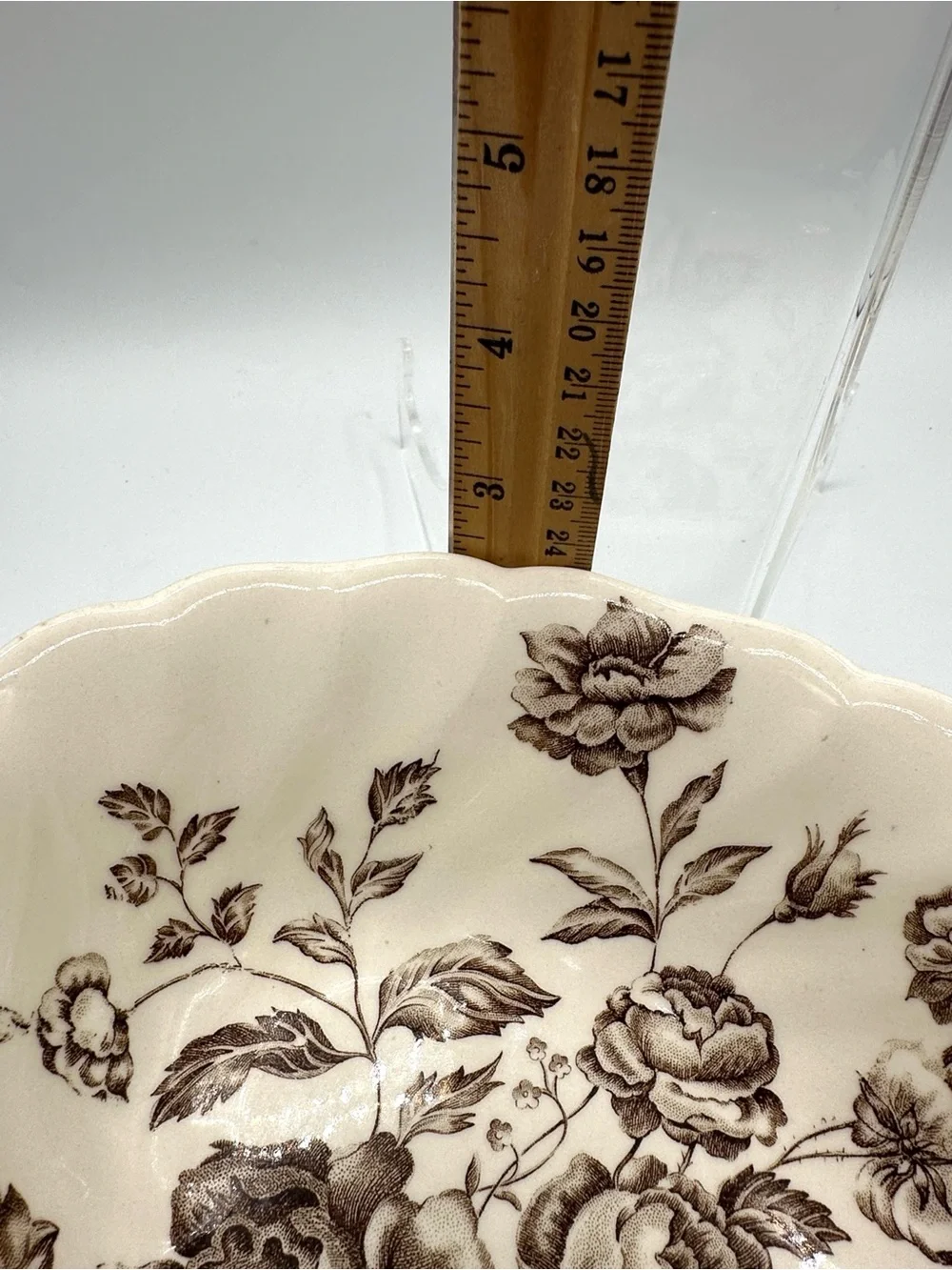 Johnson Bros Elizabeth Vegetable Bowl. Roses in Brown